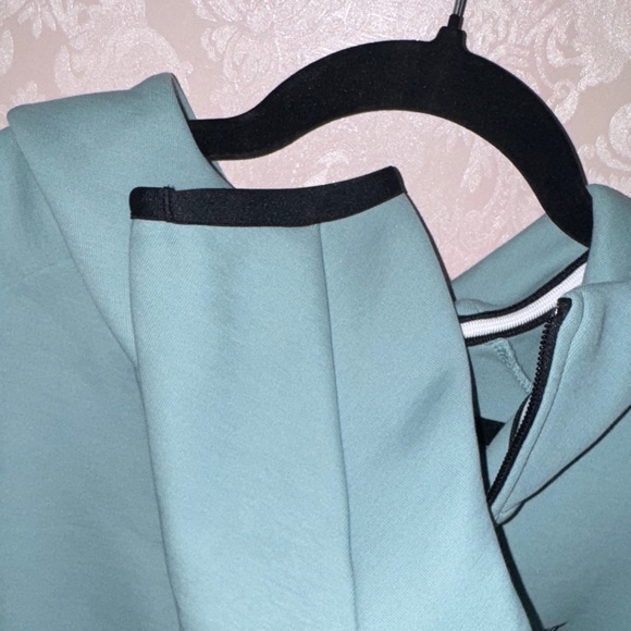 Nike Black and Teal Hooded Jacket - Picture 10 of 10